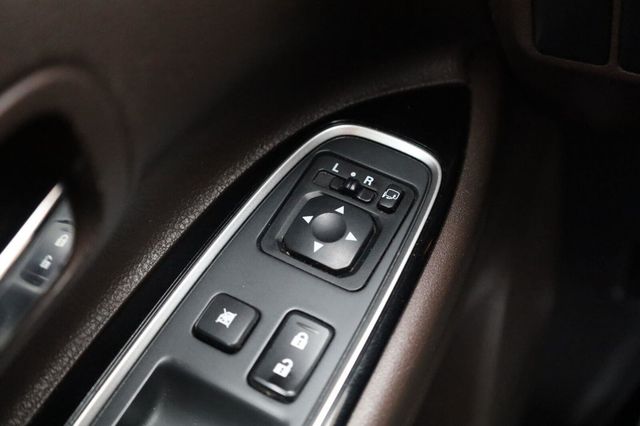 2018 Mitsubishi Outlander PHEV GT - 23094550 - 39