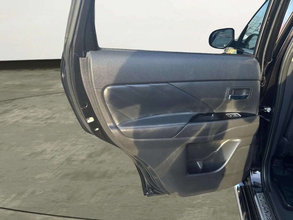 2018 Mitsubishi Outlander PHEV GT S-AWC - 23006136 - 11