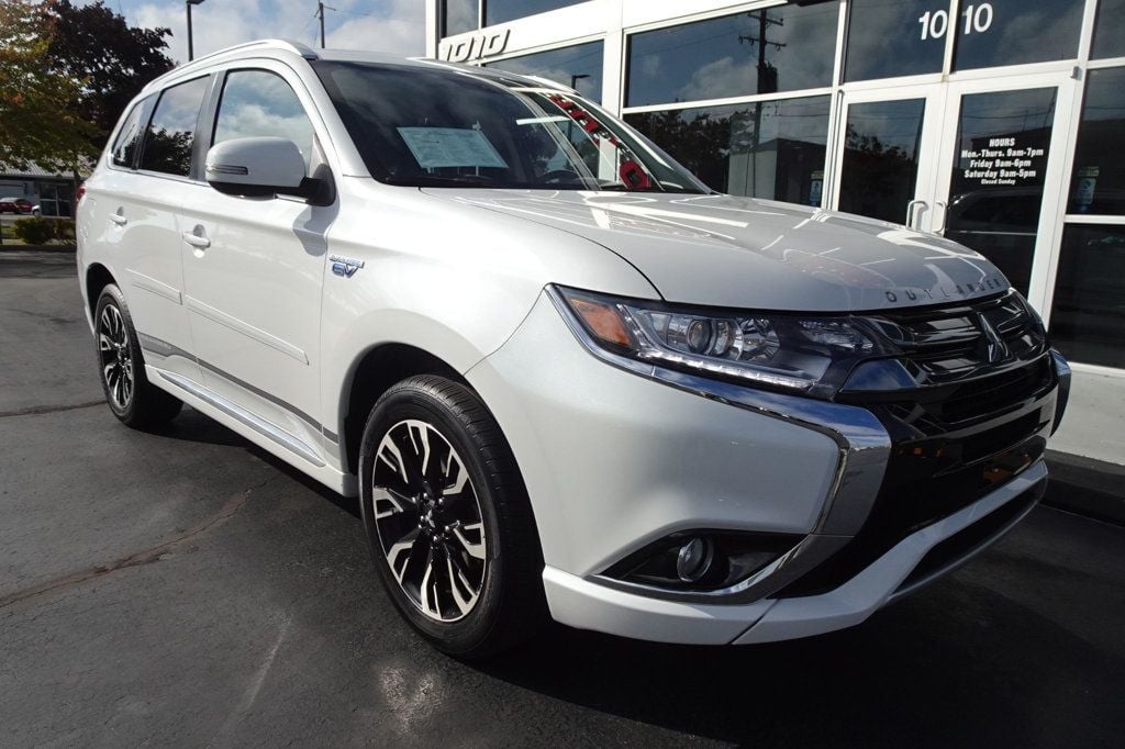 2018 Mitsubishi Outlander PHEV SEL S-AWC photo 2