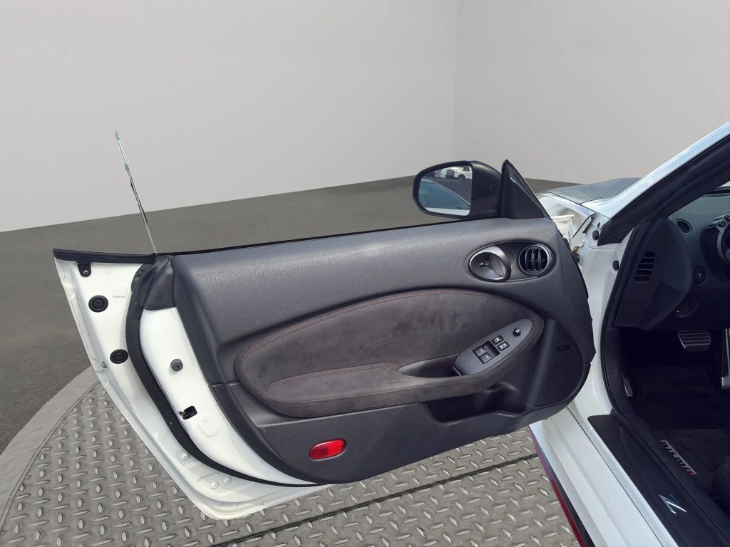 2018 Nissan 370Z Coupe NISMO Automatic - 23072630 - 19