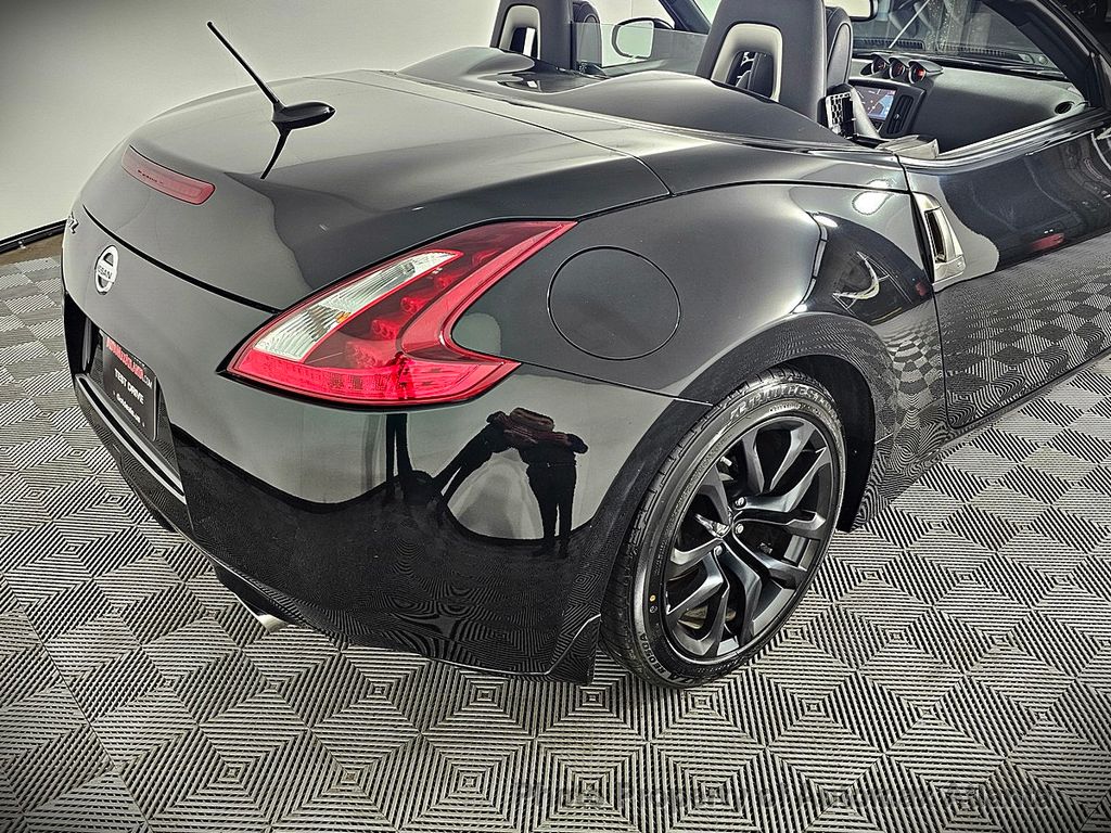 2018 NISSAN 370Z Coupe Touring Automatic - 21813699 - 10