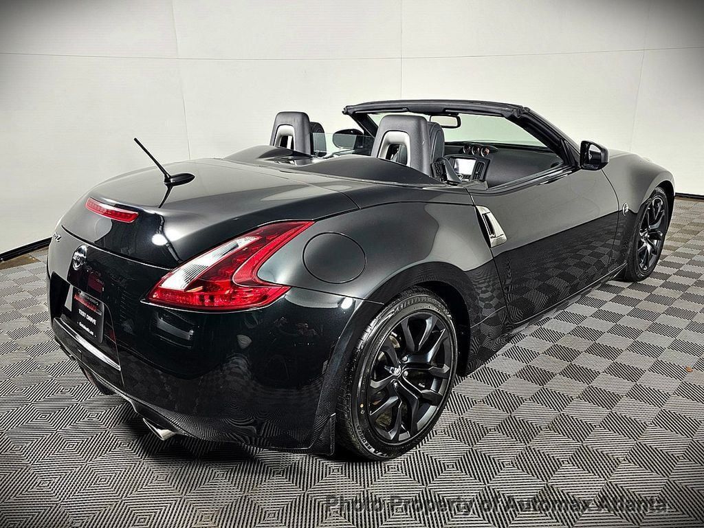 2018 NISSAN 370Z Coupe Touring Automatic - 21813699 - 4
