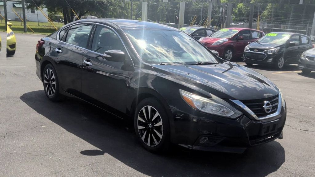 Nissan Altima photo 2