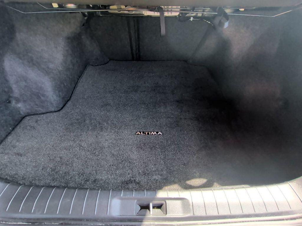 Nissan Altima photo 22