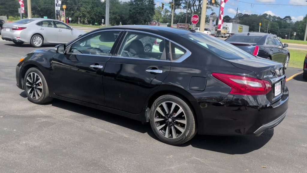 Nissan Altima photo 6