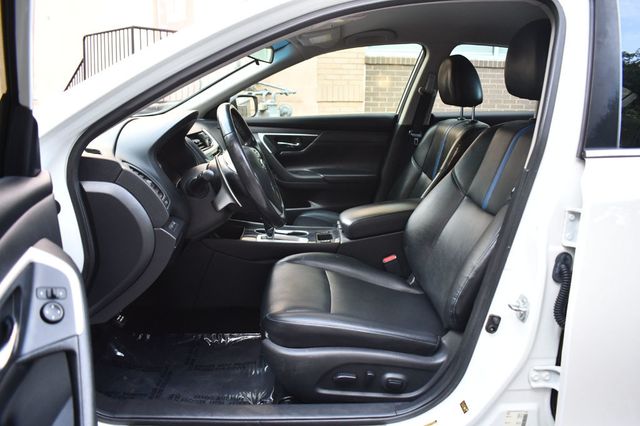 2018 Nissan Altima 2.5 SR Sedan - 22907021 - 19