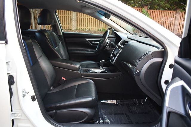 2018 Nissan Altima 2.5 SR Sedan - 22907021 - 28