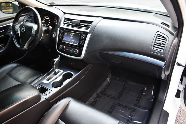 2018 Nissan Altima 2.5 SR Sedan - 22907021 - 30