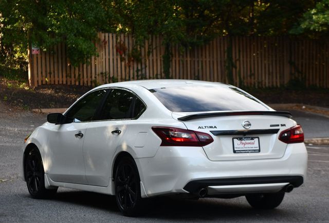 2018 Nissan Altima 2.5 SR Sedan - 22907021 - 3