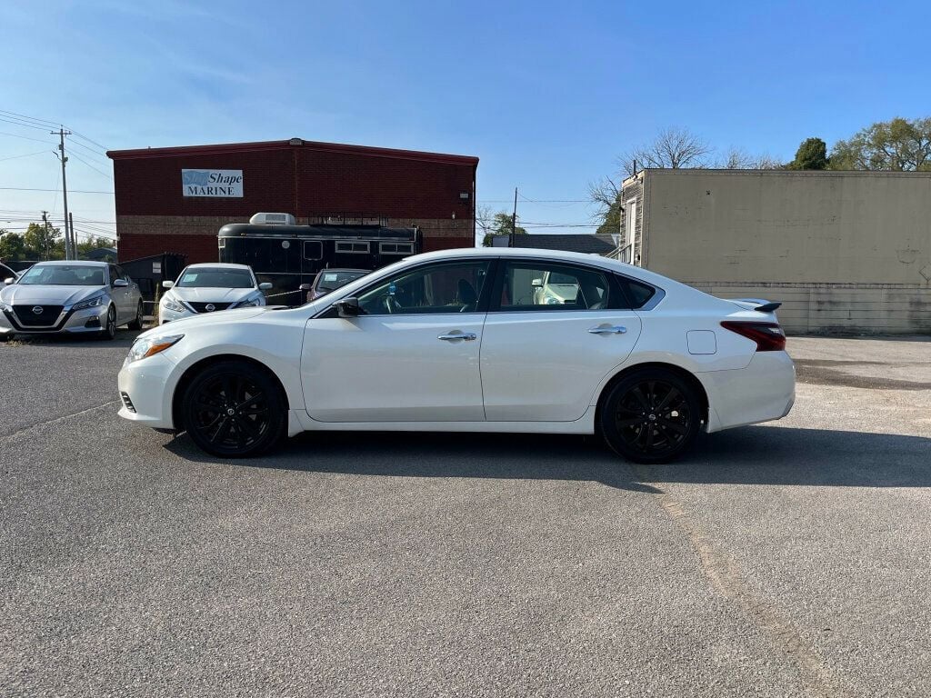 2018 Nissan Altima 2.5 SR Sedan - 22631280 - 16