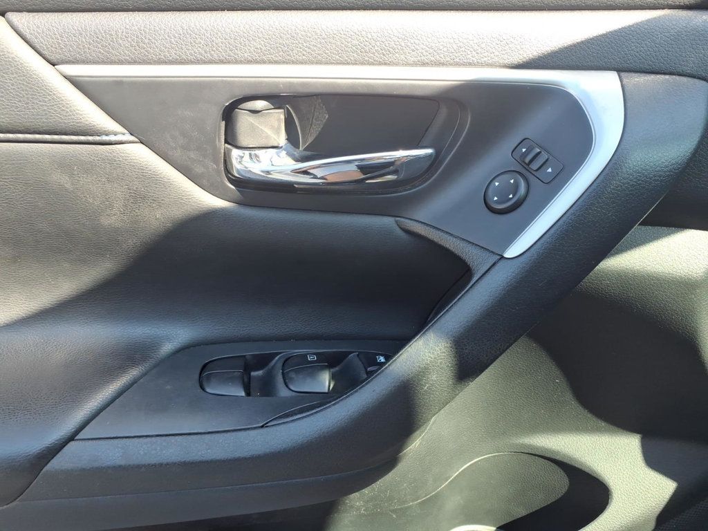 Nissan Altima photo 13