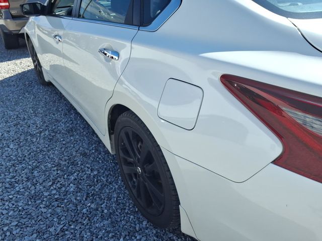 2018 Nissan Altima 2.5 SR Sedan - 23081932 - 16