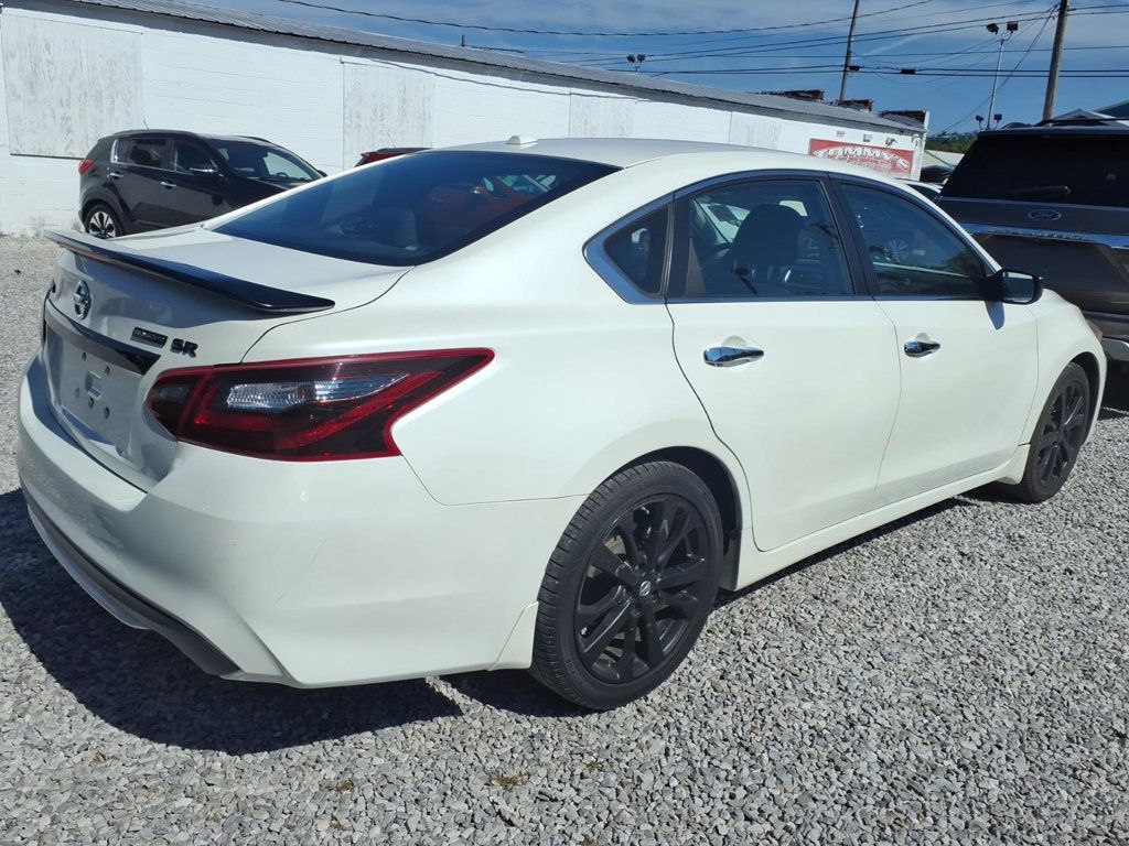 Nissan Altima photo 2