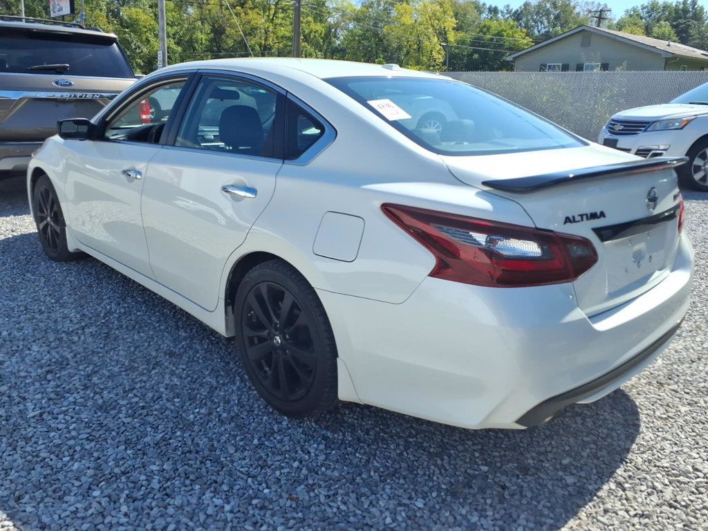 Nissan Altima photo 3