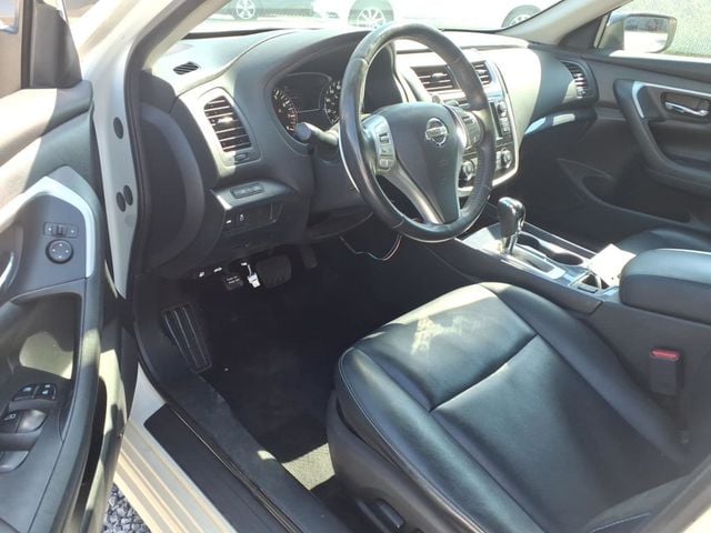 2018 Nissan Altima 2.5 SR Sedan - 23081932 - 5