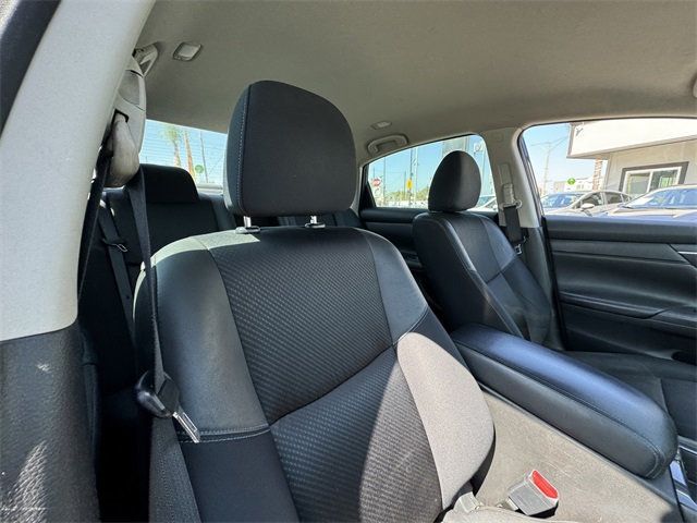 2018 Nissan Altima 2.5 SR Sedan - 22606366 - 10