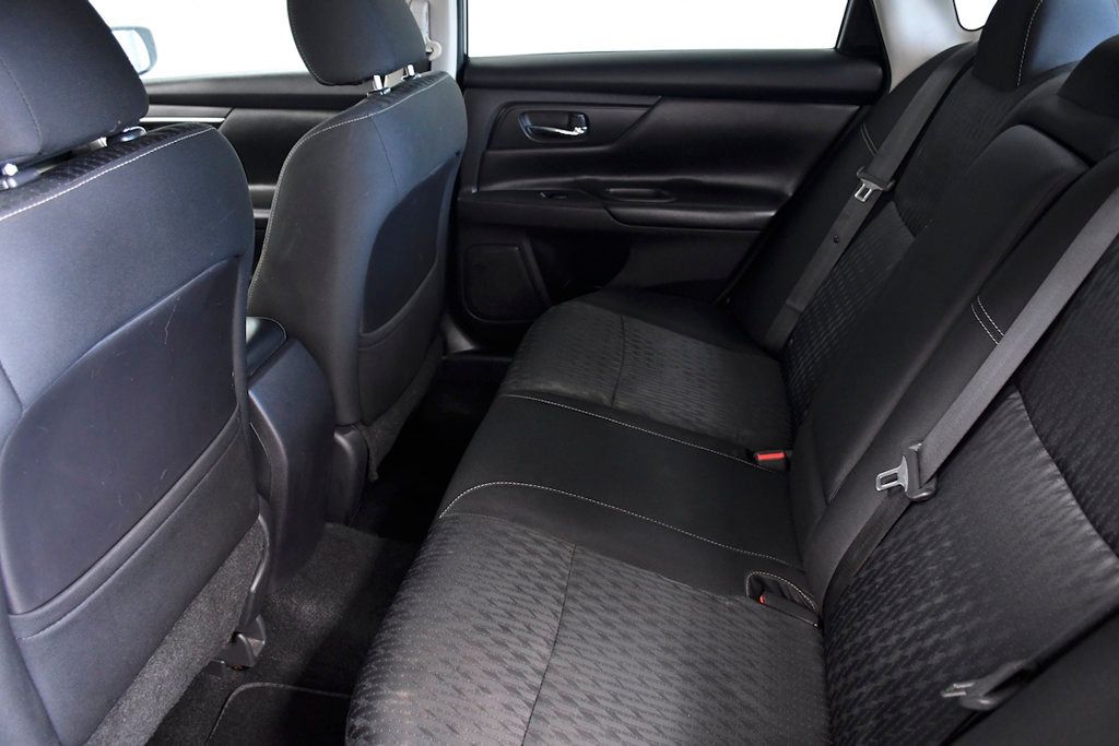 2018 Nissan Altima 2.5 SR Sedan - 22905299 - 17