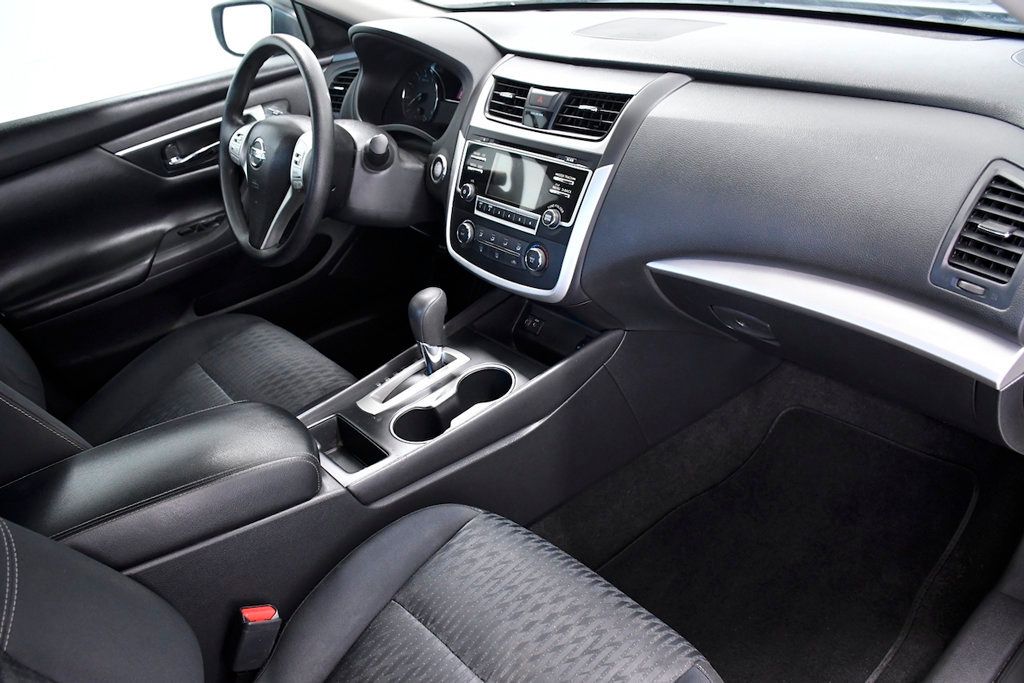 2018 Nissan Altima 2.5 SR Sedan - 22905299 - 24