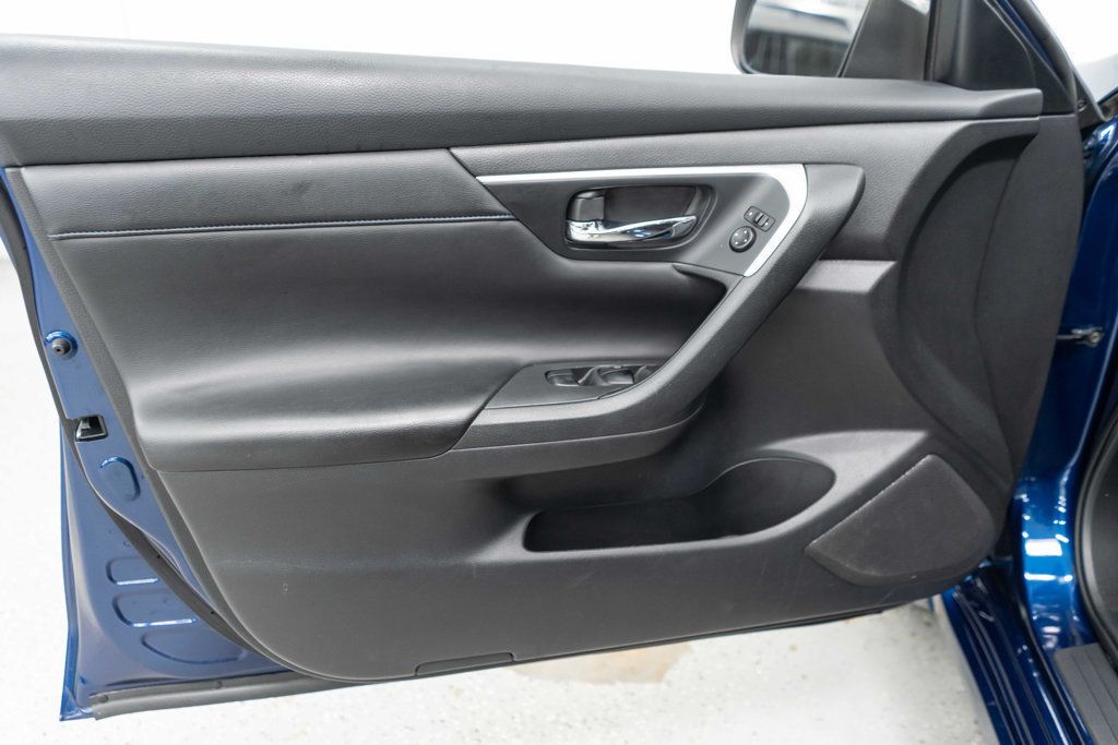 Nissan Altima photo 13