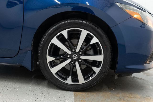 2018 Nissan Altima 2.5 SR Sedan - 23091217 - 30