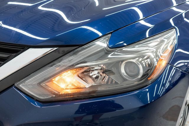 2018 Nissan Altima 2.5 SR Sedan - 23091217 - 36