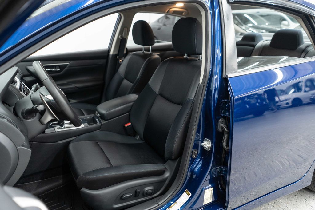 Nissan Altima photo 8