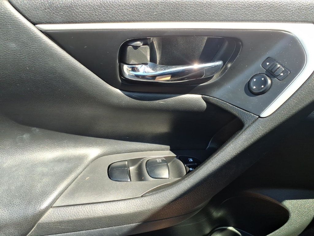 2018 Nissan Altima 2.5 S Sedan - 23021868 - 13