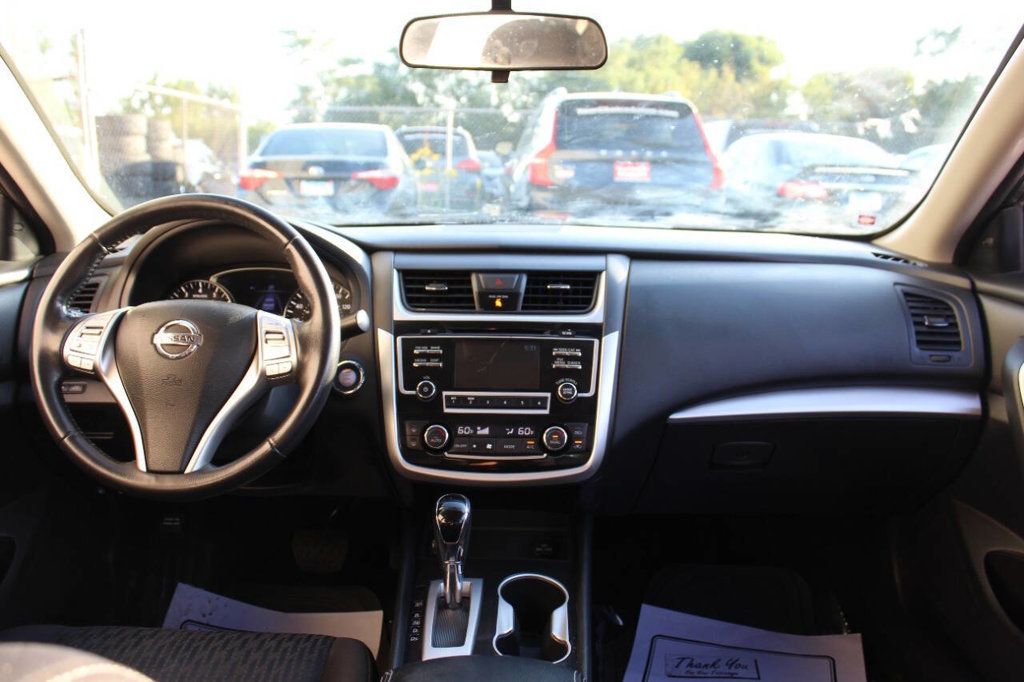 2018 Nissan Altima 2.5 SV Sedan - 22923357 - 18