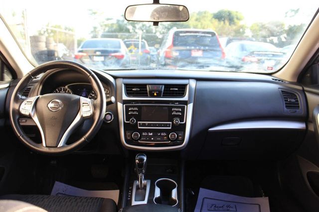 2018 Nissan Altima 2.5 SV Sedan - 22923357 - 18