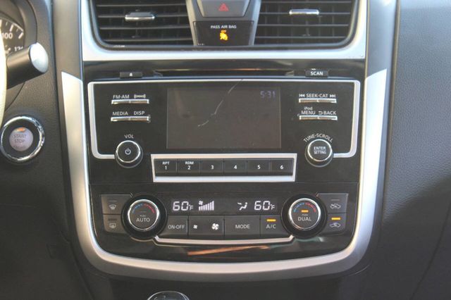 2018 Nissan Altima 2.5 SV Sedan - 22923357 - 19