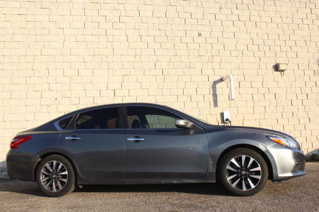 2018 Nissan Altima 2.5 SV Sedan - 22923357 - 5