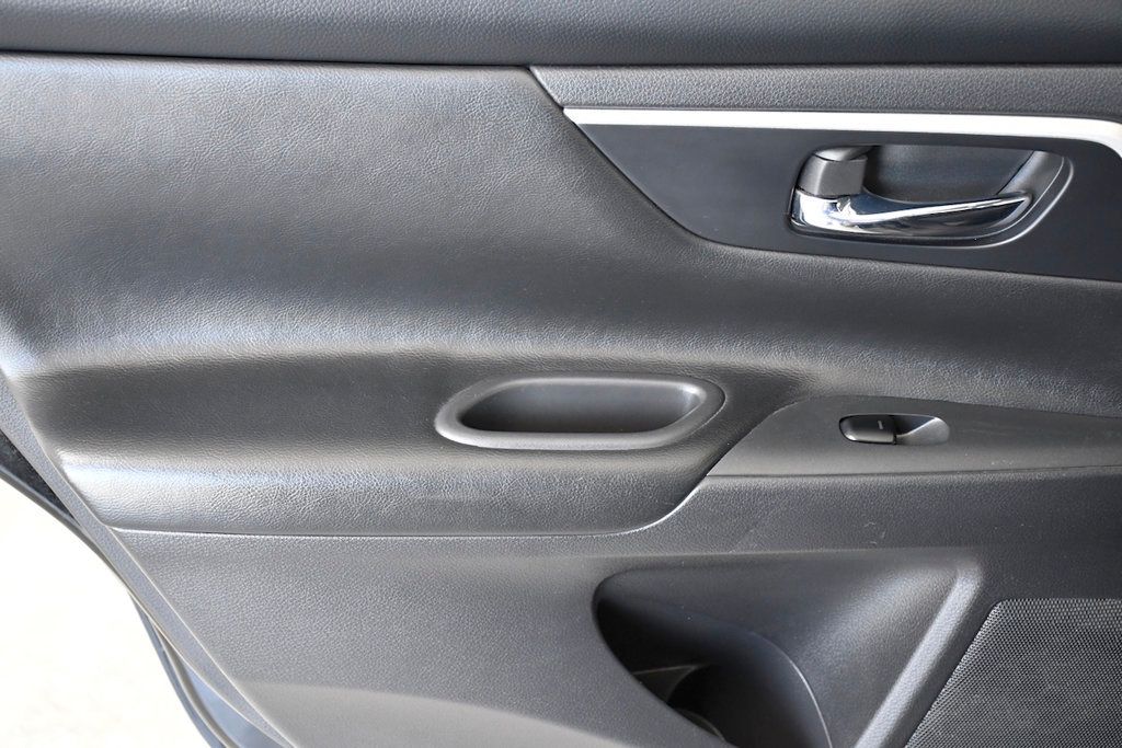 2018 Nissan Altima 2.5 SV Sedan - 22905307 - 10