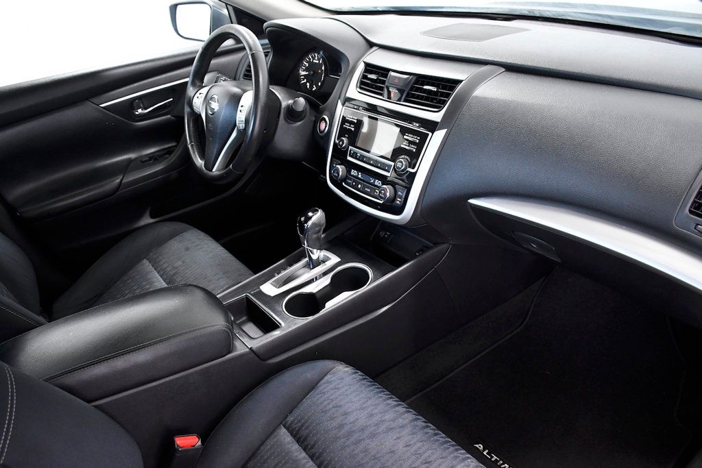 2018 Nissan Altima 2.5 SV Sedan - 22905307 - 16