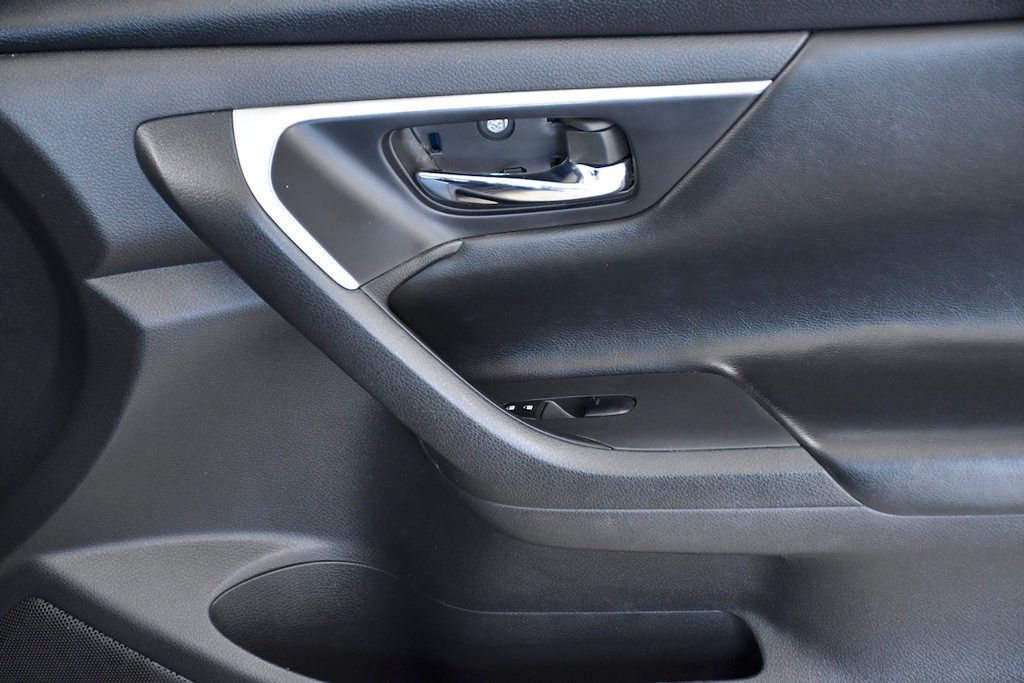 2018 Nissan Altima 2.5 SV Sedan - 22905307 - 17