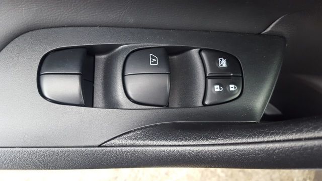 2018 Nissan Altima SR Midnight w/Navigation - 18033910 - 11