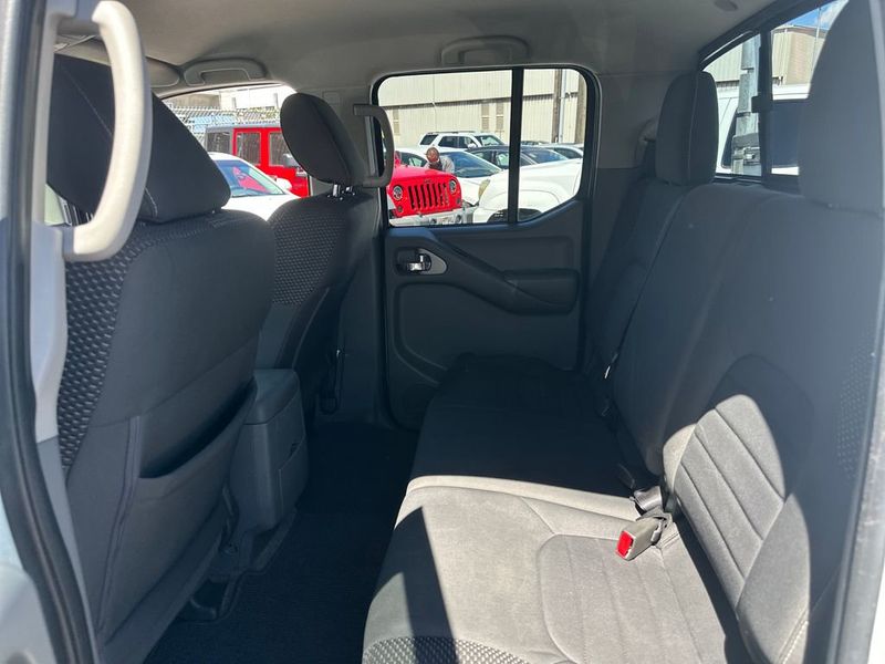 2018 Nissan Frontier Crew Cab 4x2 Desert Runner Automatic - 23041782 - 14