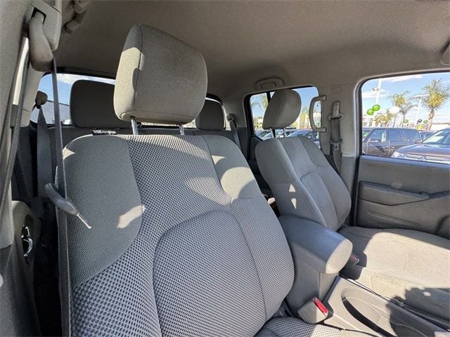 2018 Nissan Frontier Crew Cab 4x2 SV V6 Automatic - 22740238 - 11