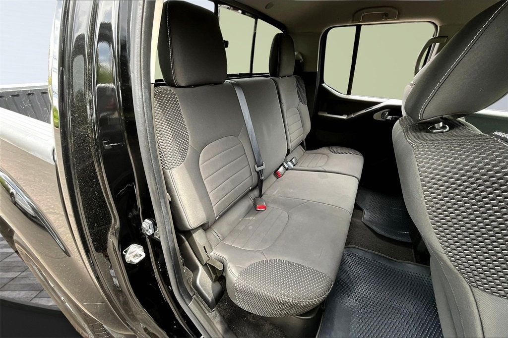 2018 Nissan Frontier Crew Cab PRO-4X photo 11