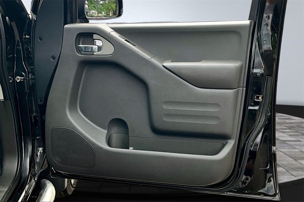 2018 Nissan Frontier Crew Cab PRO-4X photo 12