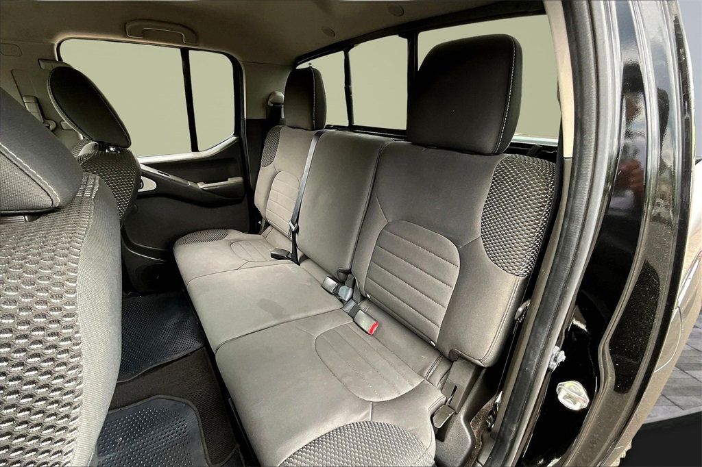 2018 Nissan Frontier Crew Cab PRO-4X photo 13
