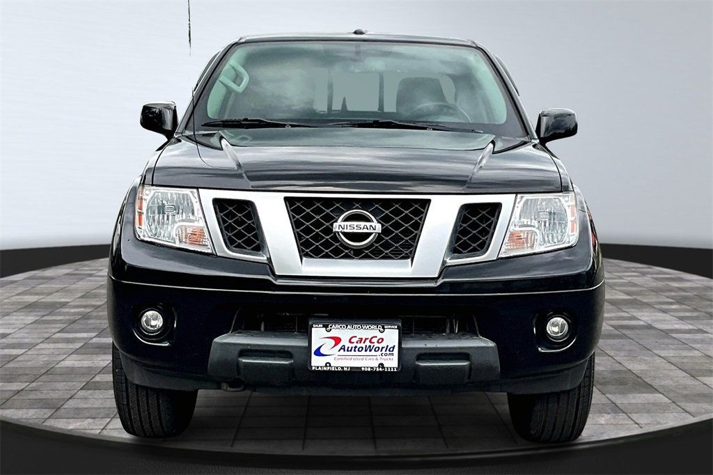 2018 Nissan Frontier Crew Cab PRO-4X photo 2