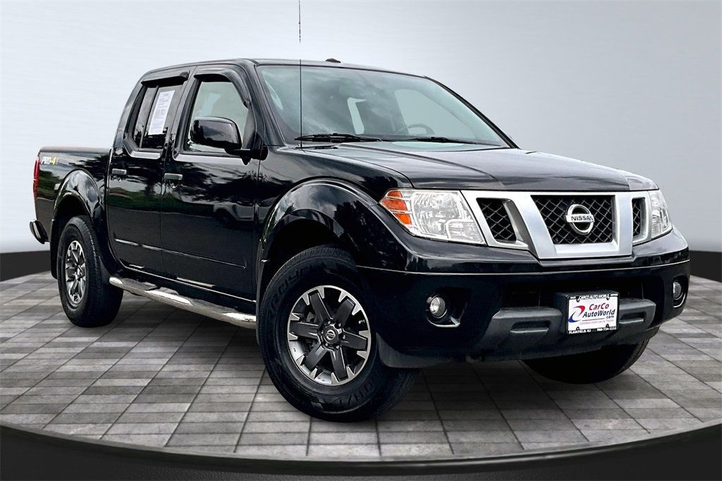2018 Nissan Frontier Crew Cab PRO-4X photo 3
