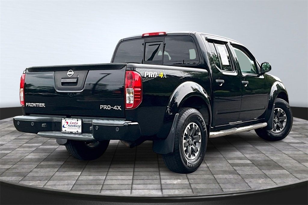 2018 Nissan Frontier Crew Cab PRO-4X photo 4