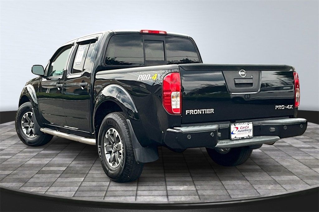 2018 Nissan Frontier Crew Cab PRO-4X photo 6