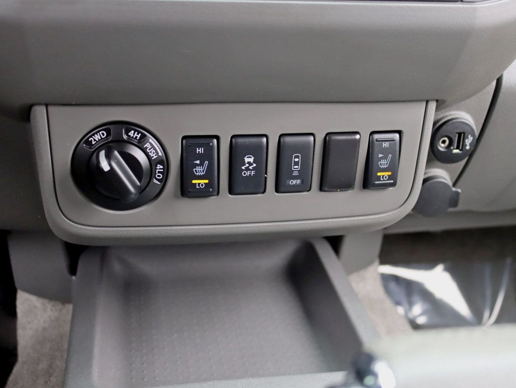 2018 Nissan Frontier Crew Cab 4x4 SV V6 Auto Midnight Edition - 22967999 - 16