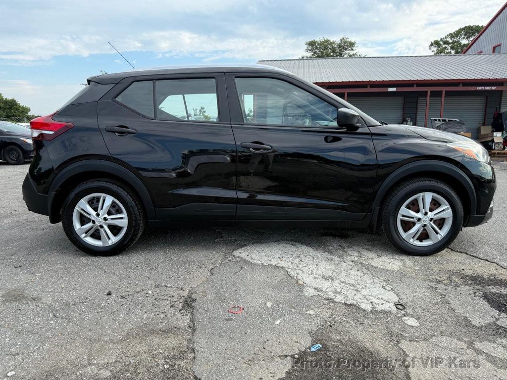 2018 Nissan Kicks S photo 3