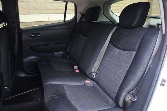 2018 Nissan LEAF SV - 23059166 - 17
