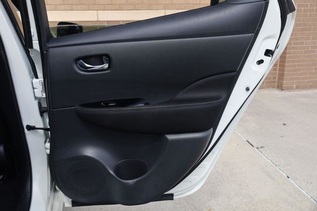 2018 Nissan LEAF SV - 23059166 - 18