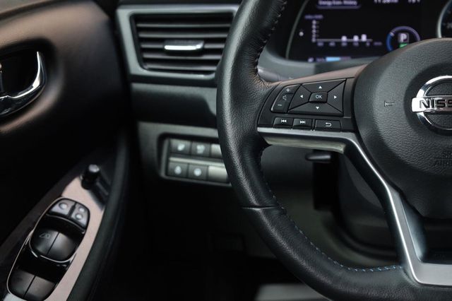 2018 Nissan LEAF SV - 23059166 - 27