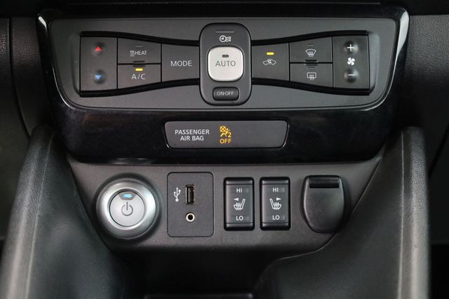 2018 Nissan LEAF SV - 23059166 - 35